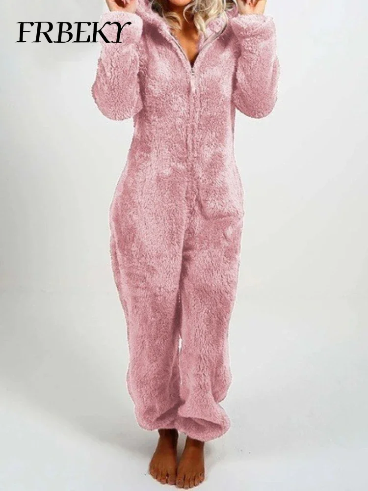 Женский утепленный комбинезон с капюшоном