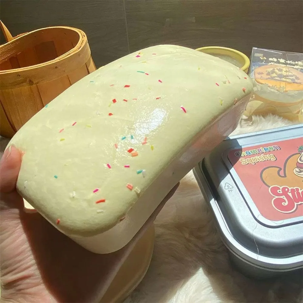 Игрушка для клубничного хлеба