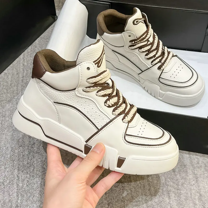 Купи Women's high top shoes Autumn and winter new sports small white shoes Color contrast casual strap flat skateboard shoes за 2,657 рублей в магазине AliExpress