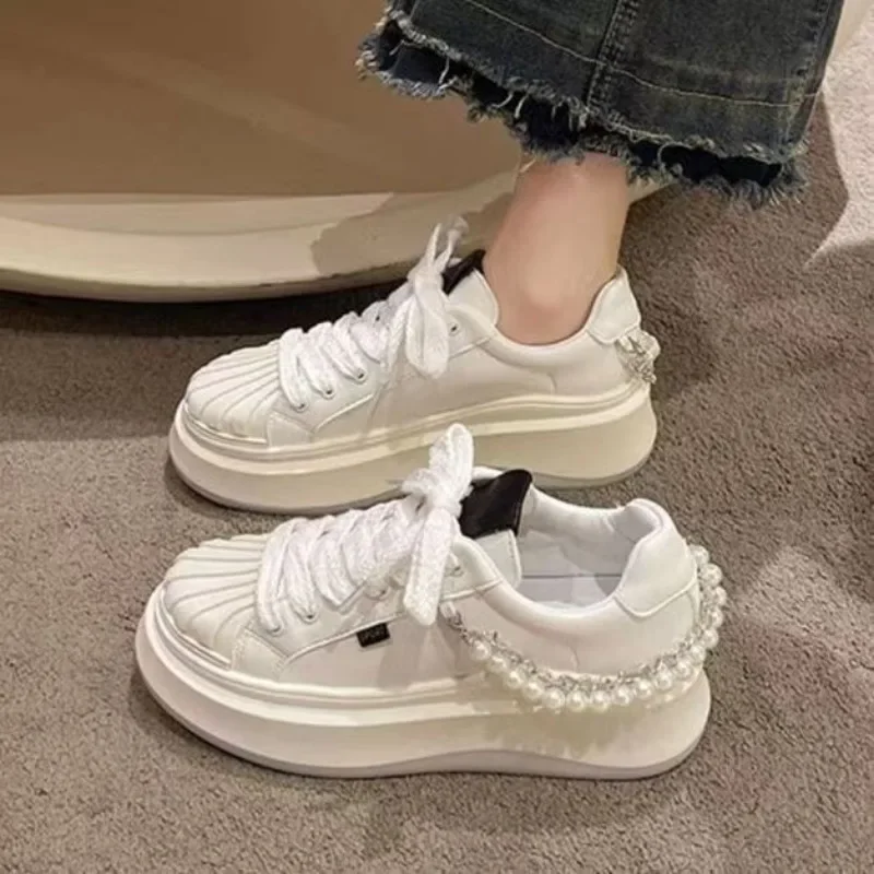 Корейская версия женская спортивная обувь с жемчужной цепочкой растворенная