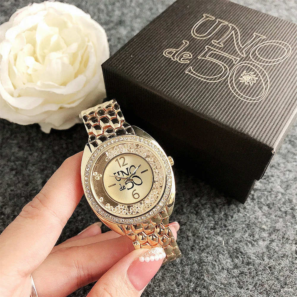 New fashion rolling diamond watch diamond shaped steel band alloy watch fashion trend Korean version temperament women's watch