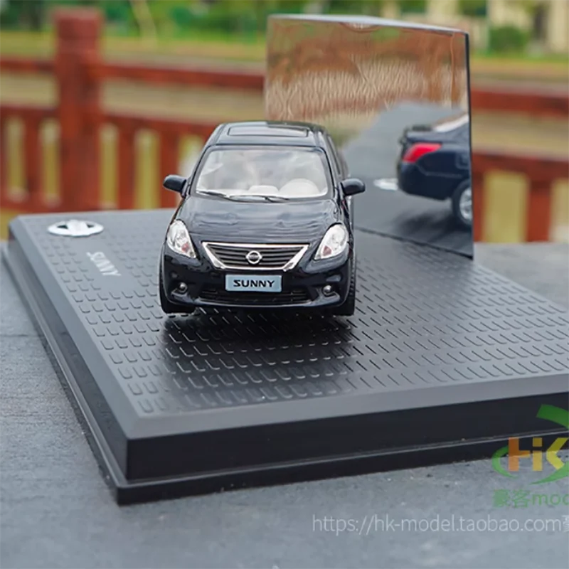 Литая под давлением модель автомобиля из сплава Nissan Sunny в масштабе 1:43 готовая