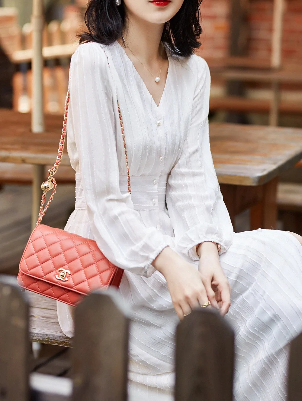 Женское шифоновое платье средней длины белое однобортное Элегантное