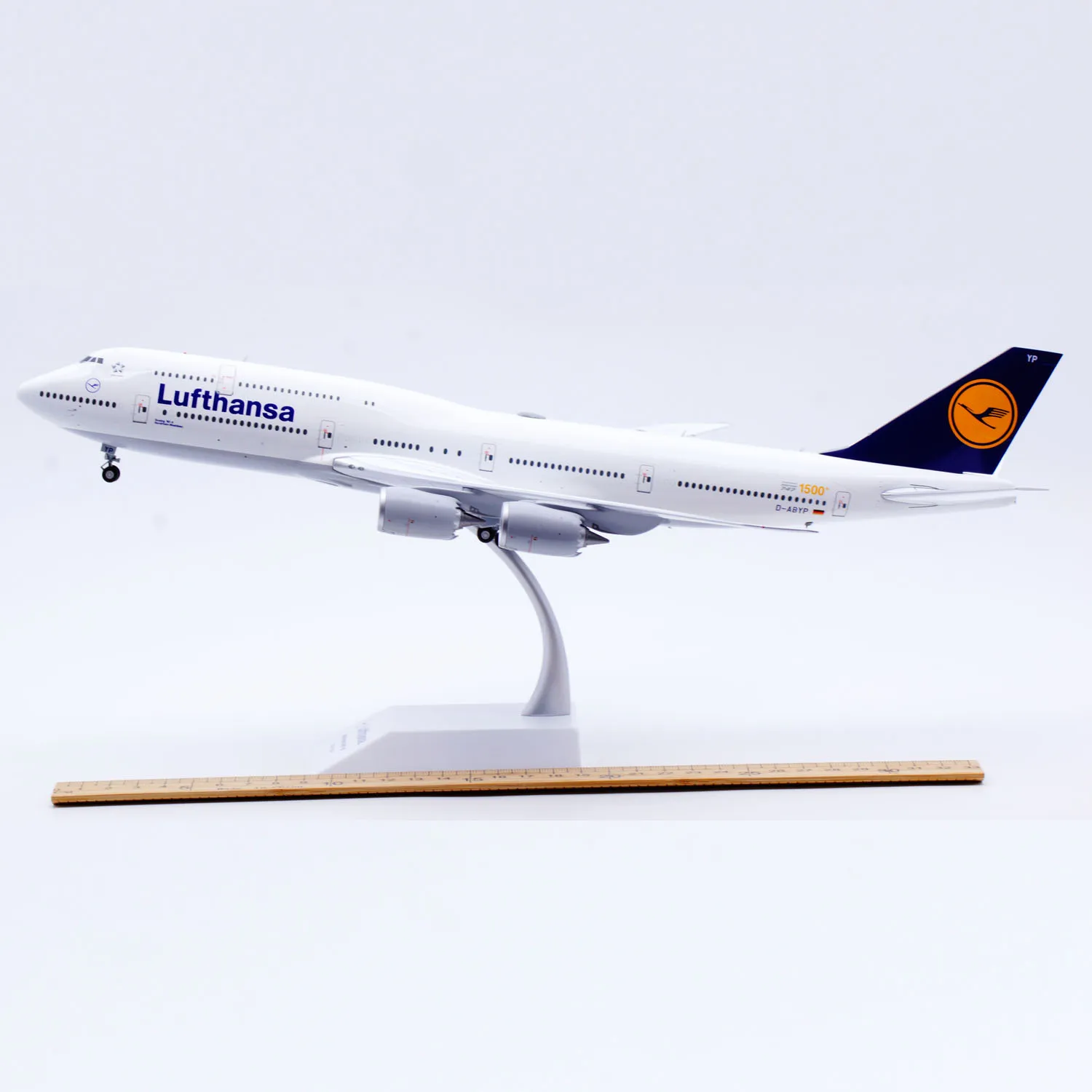 Фото EW2748008 Коллекционный самолет из сплава в подарок JC Wings 1:200 Lufthansa Boeing B747-8 [1500th 747] Литая под давлением модель самолета D-ABYP №2