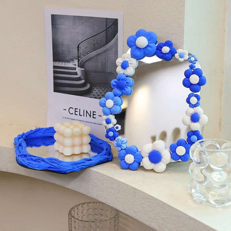 Зеркало для макияжа акриловое небольшого размера декоративное косметическое