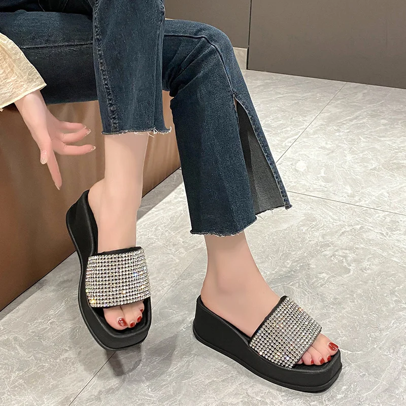 Shining Bright Rhinestones Thick Sole Designer Brand Women Slippers Flat Shoes Open Toe Fashion Sexy Outdoor Ladies Shoes