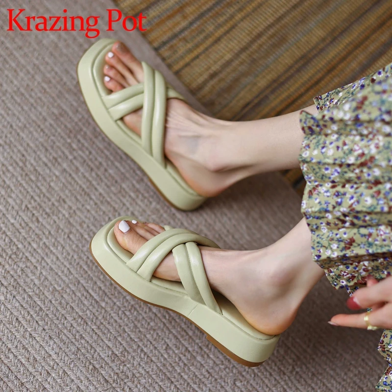

Krazing pot 2022 summer new peep toe med heel simple style solid beauty lady streetwear comfortable slip on outside slipper L07
