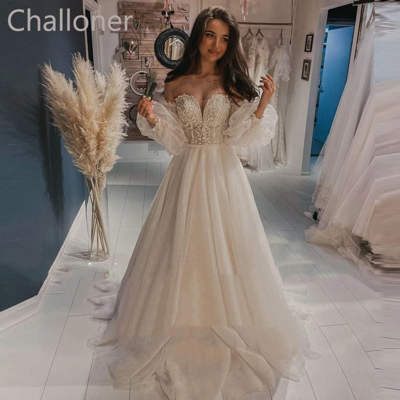 

Кружевное свадебное платье с рукавами-фонариками и V-образным вырезом