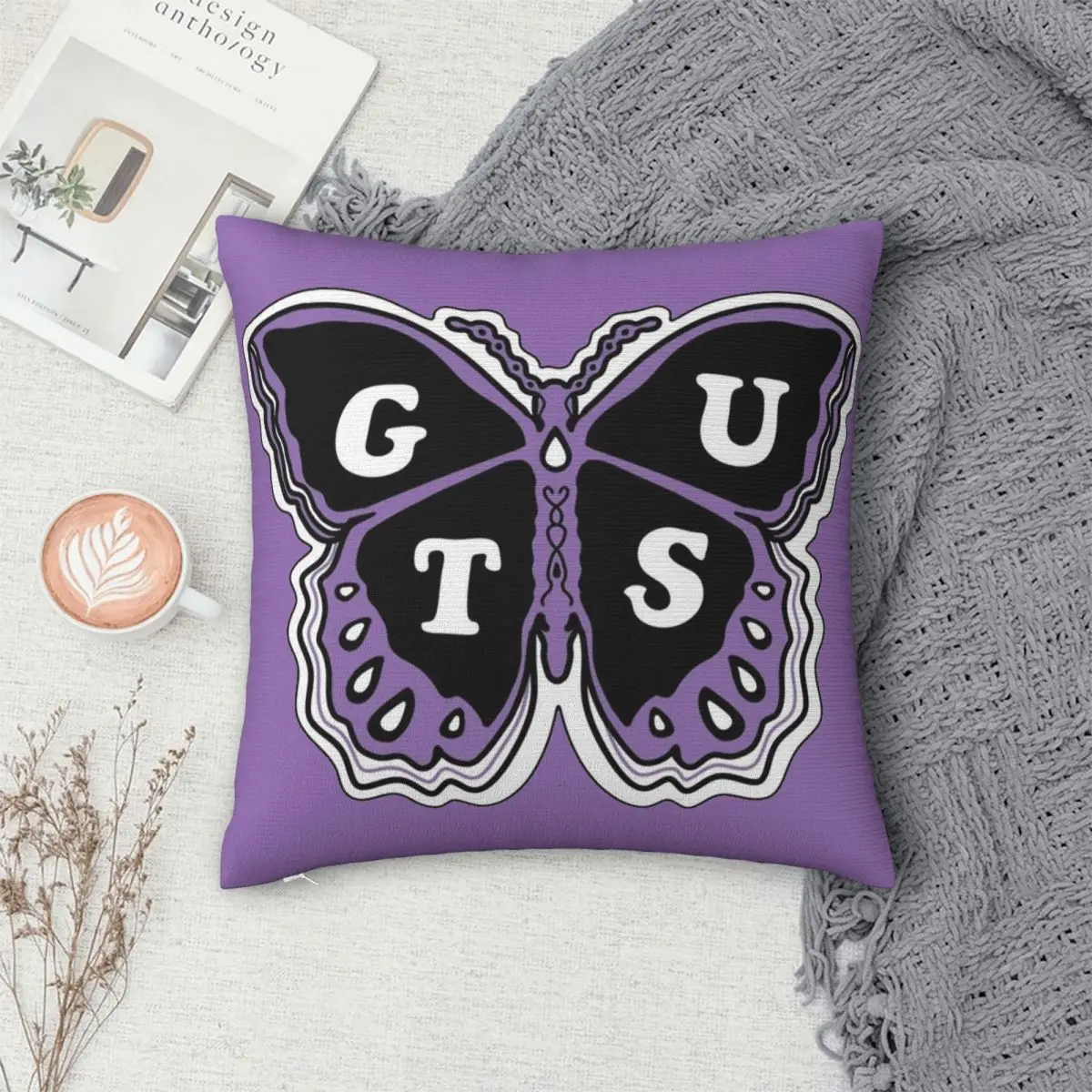 Декоративные наволочки Оливия вампир родригос кислый Мерч сидячая бабочка