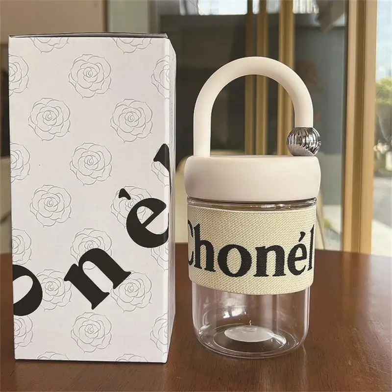 

Маленькая Ароматизированная ветронепроницаемая чашка для девушек с высокой цветовой ценностью, вместительная пластиковая чашка, устойчив...