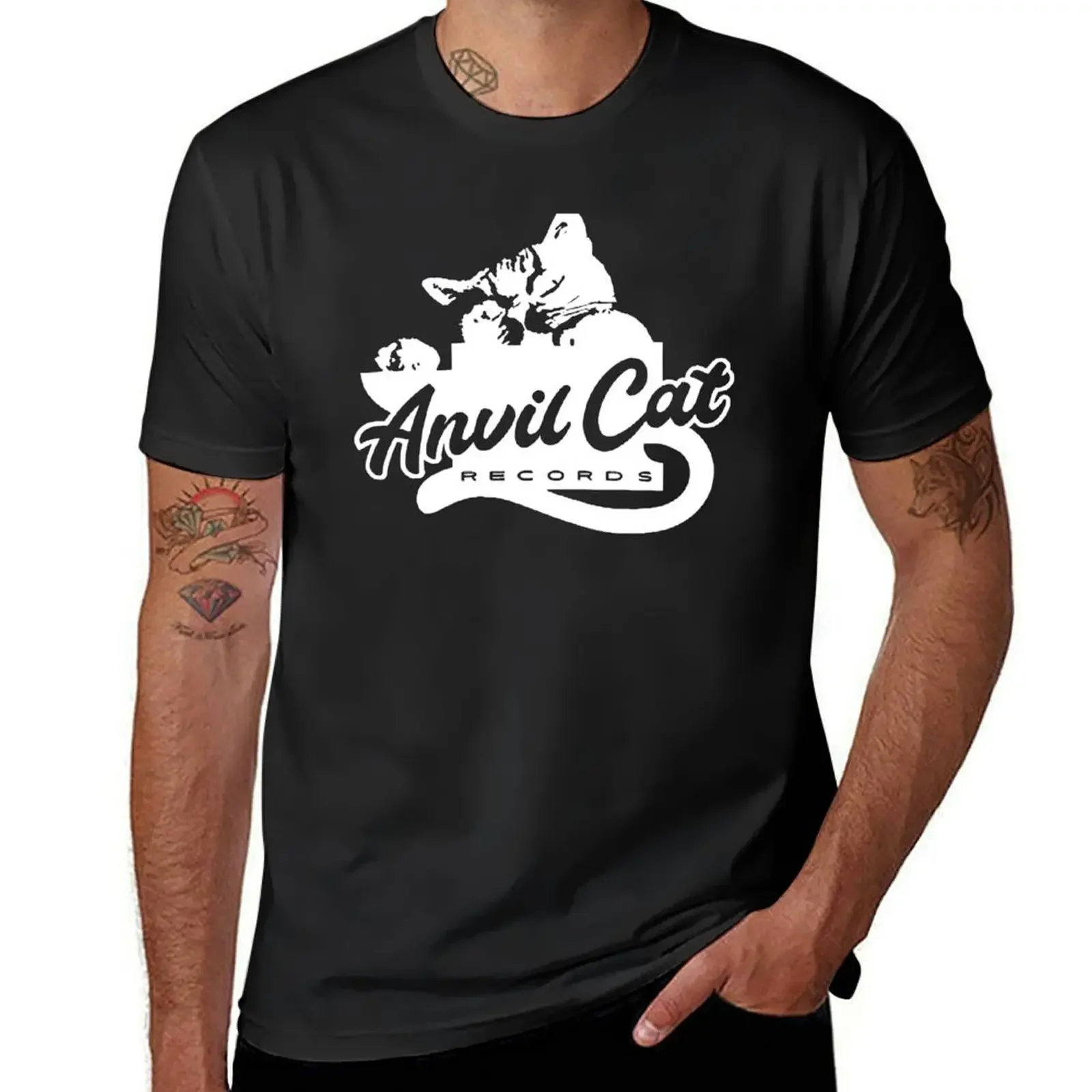 Мужская футболка lovejoy band с изображением кошки и наковальни черного цвета для