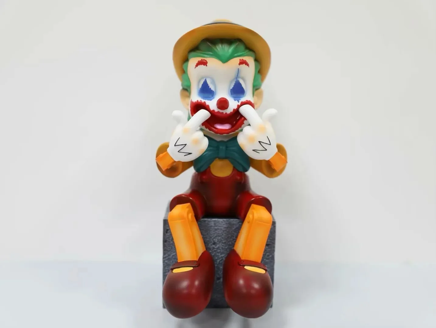 

Suicide Squad Joker Pinocchio put on a smiley face Sitting posture Anime Action Figure Toys 28CM