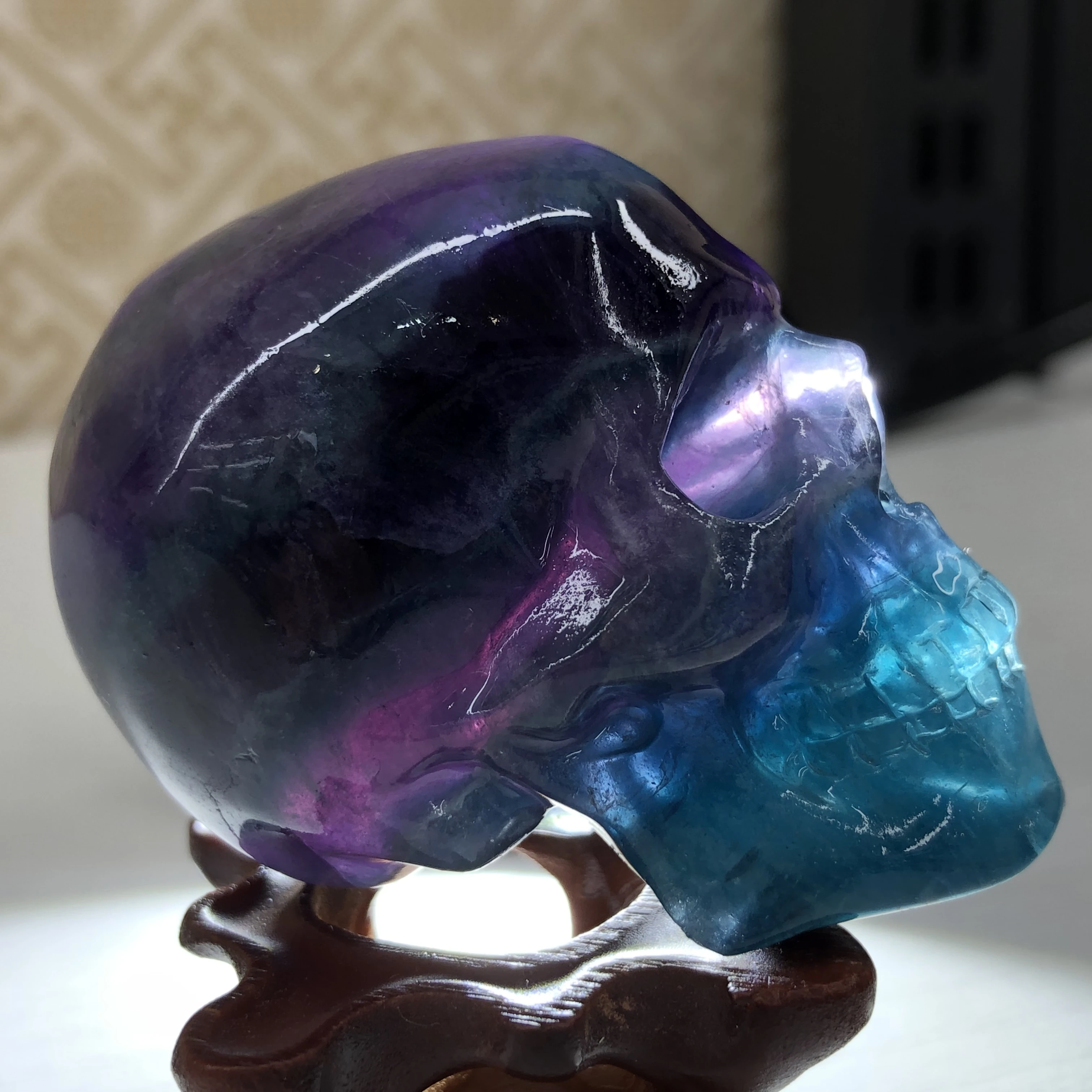 

1pcs NATURAL CLEAR FLUORITE CRYSTAL SKULL HAND REIKI HEALING SKULL FURNISHING ARTICLES RAW ORE SPECIMENS ALLEVIATE FATIGUE STONE