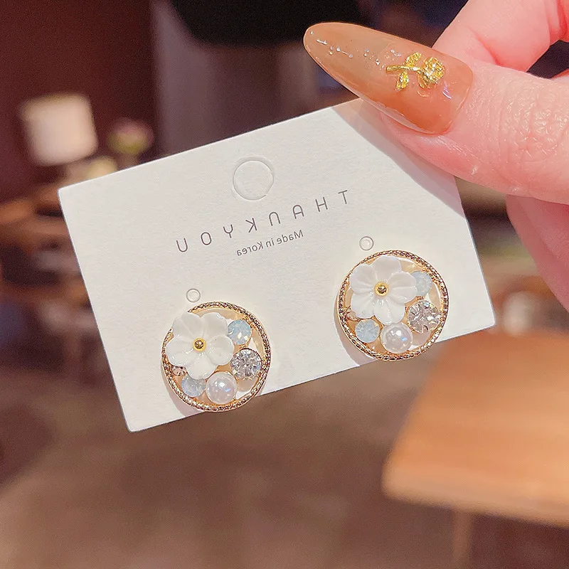 

Tide Same French Elegant Super Fairy Pearl Rhinestone Inlaid with Small White Flower Earrings And Earrings Earring for girls