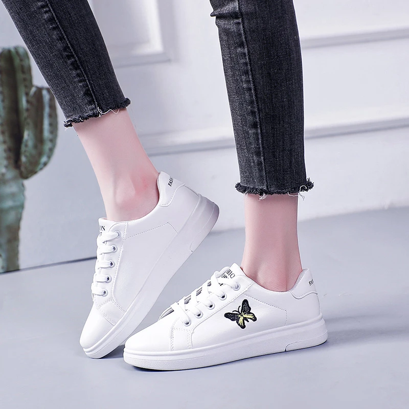 Женские дышащие кроссовки на шнуровке Белые Повседневные с цветочной вышивкой
