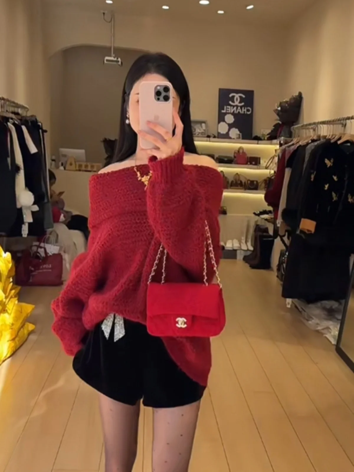 Новогоднее новогоднее пальто Armor Красный яркий шелковый свитер с открытыми