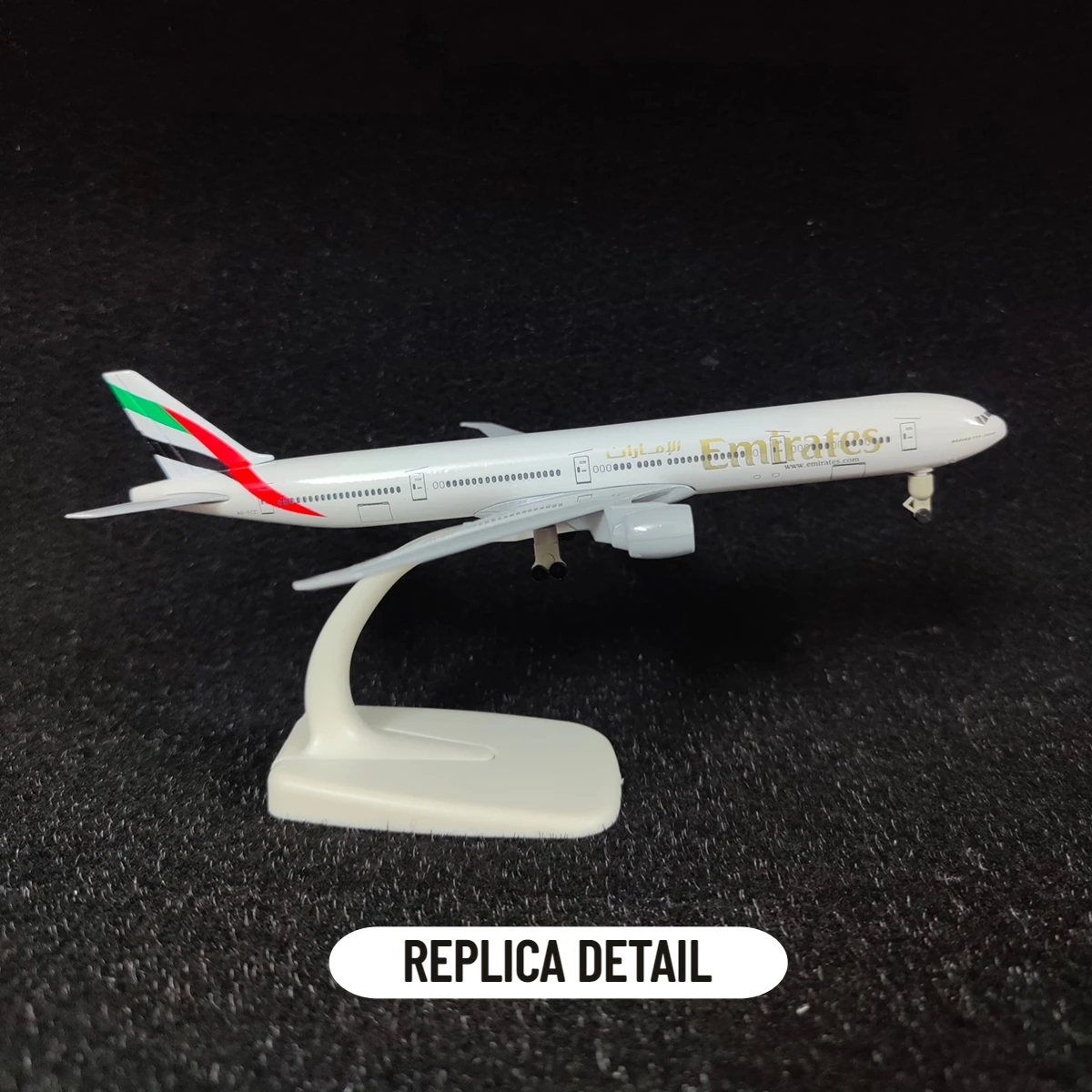 Миниатюрная модель самолета Fly Emirates B777 из металла, масштаб 1:250, размером 20 см, подарок на Рождество для детей игрушки для мальчиков.