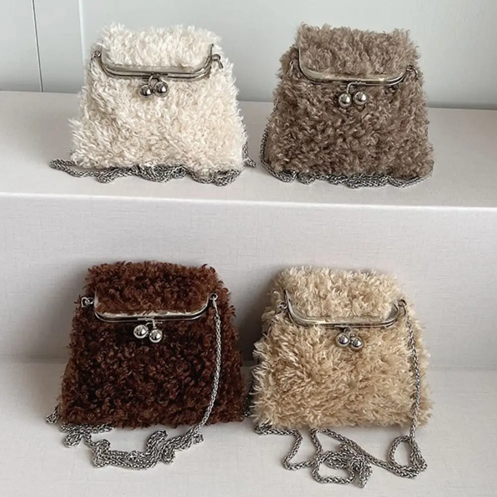 Простая корейская сумка на металлической цепочке из овечьей шерсти однотонная