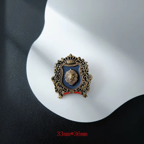 Металлические броши в британском стиле