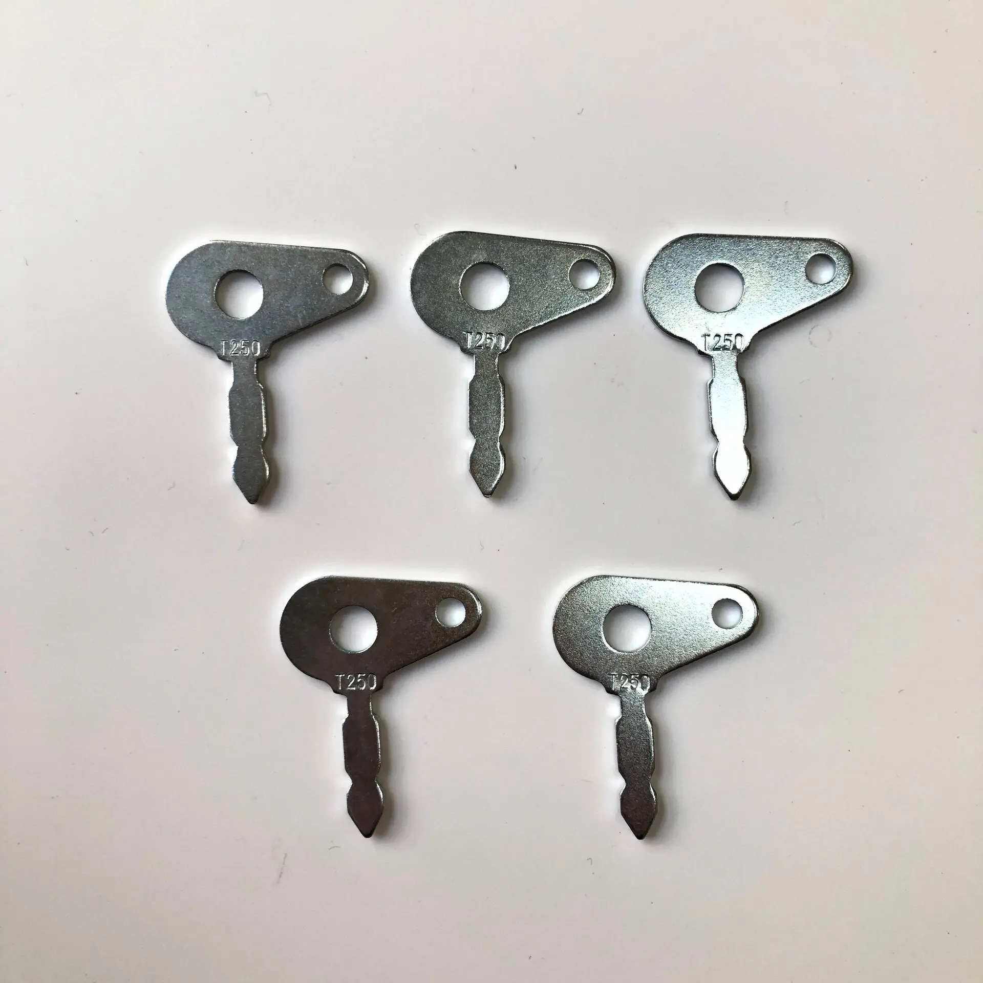 

5PCS T250 Excavator Key For Lucas Benford Terex Cace Ford Massey Ferguson Master Plant 54324157