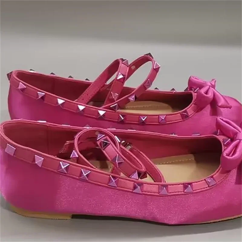 Женские туфли с заклепками и бантом-бабочкой на Плоском Каблуке