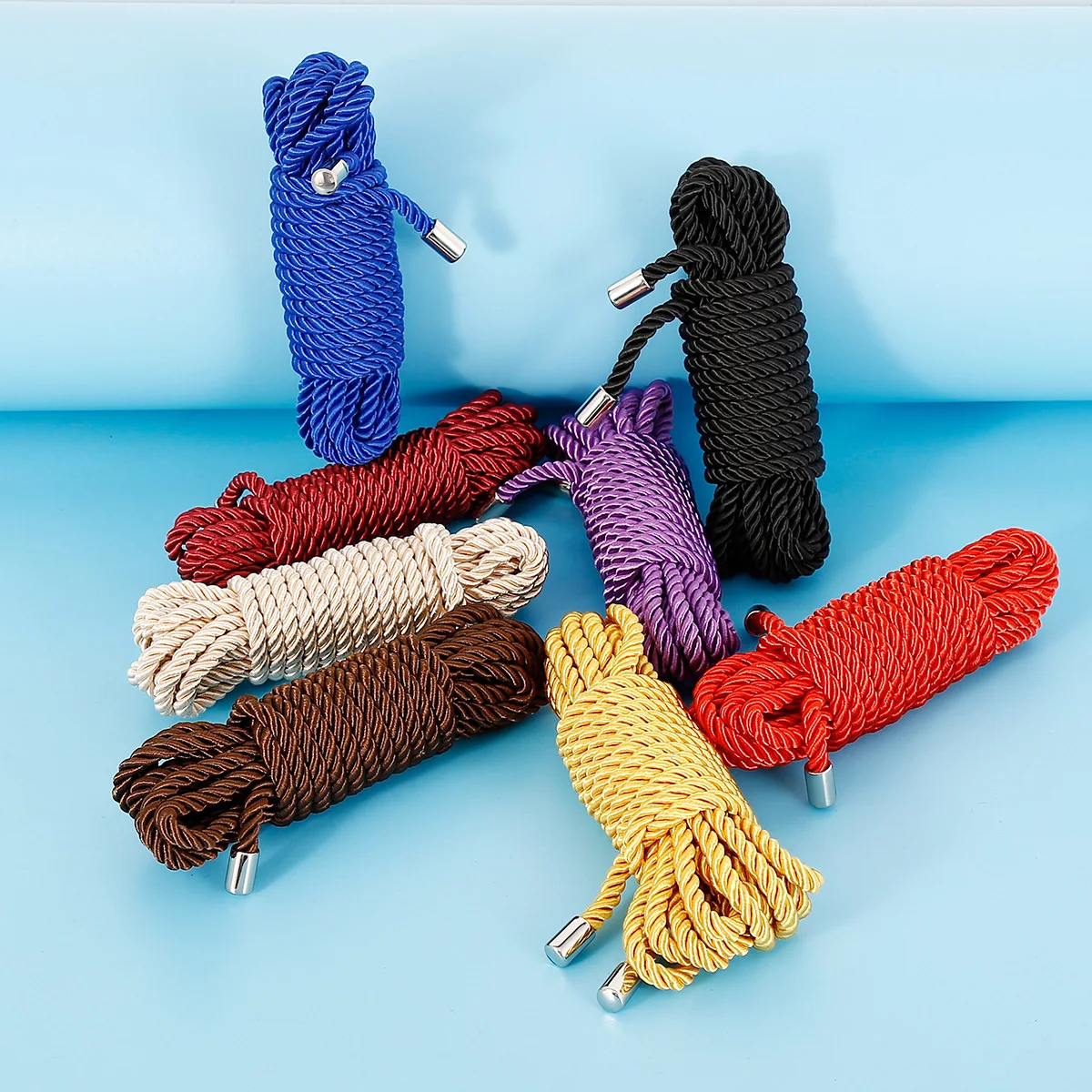 Эротическое сексуальное женское нижнее белье непосредственно через шелковую