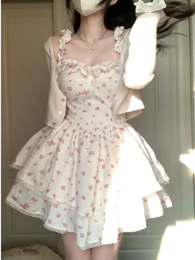 Женское цветочное платье на бретельках