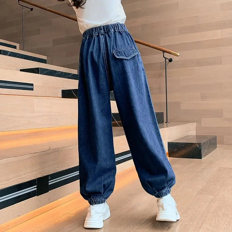 

Детские демисезонные свободные длинные джинсовые брюки для девочек, новинка 2022, детская одежда, повседневные джинсовые брюки с эластичным ...