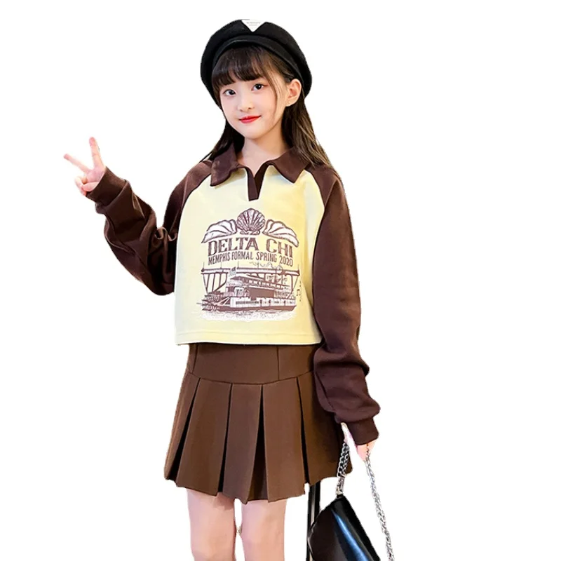 

Модные весенне-Осенние костюмы для девушек в стиле ретро, лоскутный топ с буквенным принтом + плиссированная юбка, свитшот с воротником-поло для подростков из 2 предметов