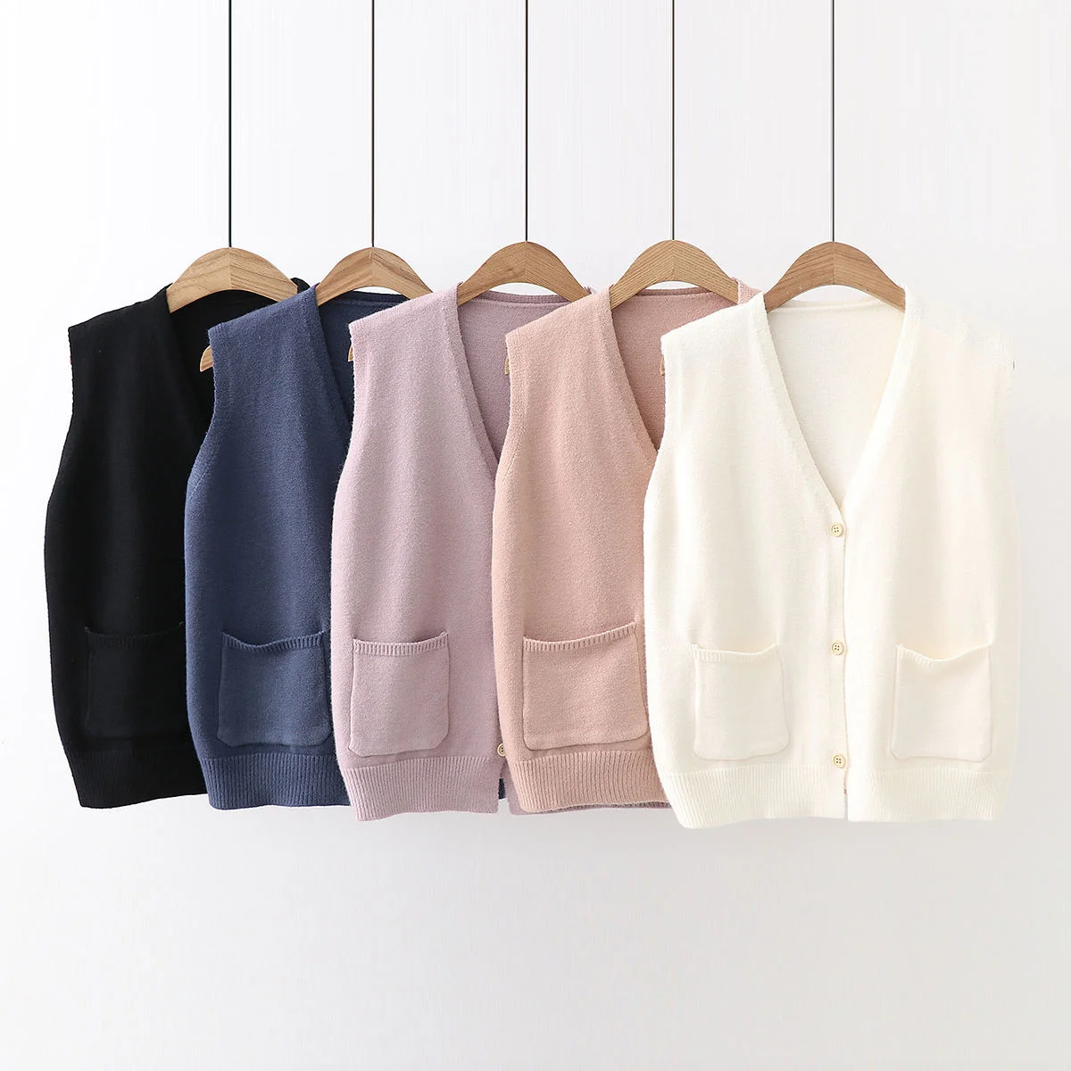 

2020 New Sleeveless Women Single Breasted Cardigan Knit Vest Female Vintage Casual Wild Loose V Neck Knitted Tops Woman Clothes