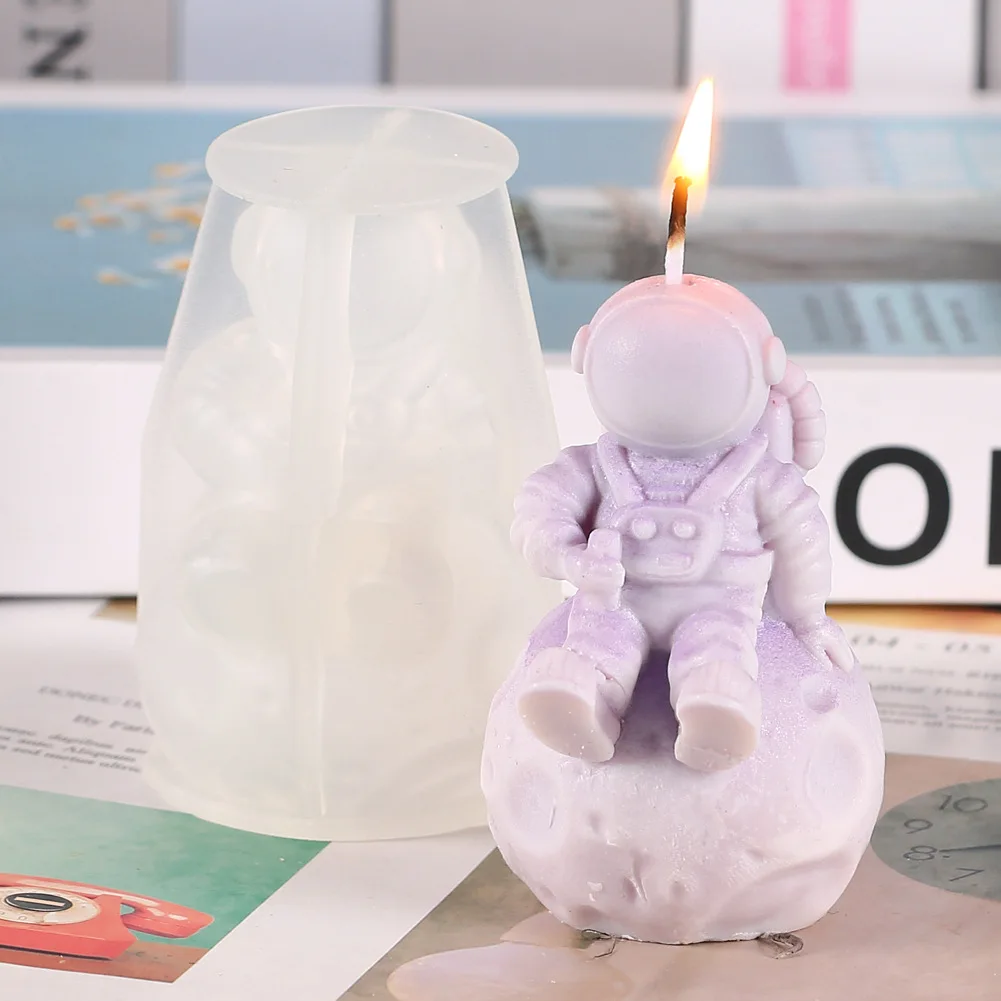 

Cute Astronaut Scented Candle Silicone Molds for DIY Lunar Human Aromath Soap Cosmonaut Chocolate Cube Mould Home Decoration