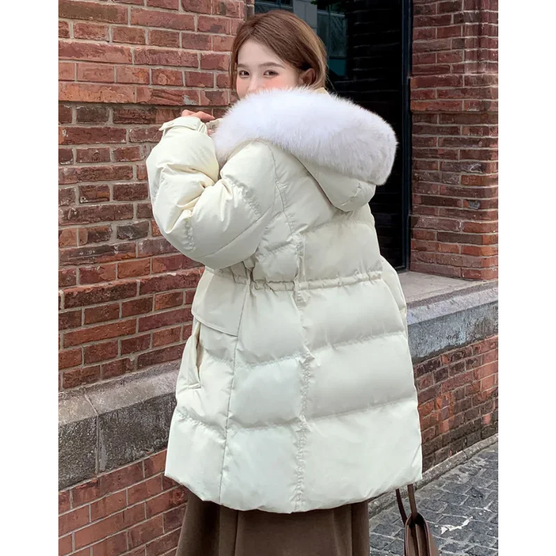 Рисунок 3 - Женский пуховик средней длины