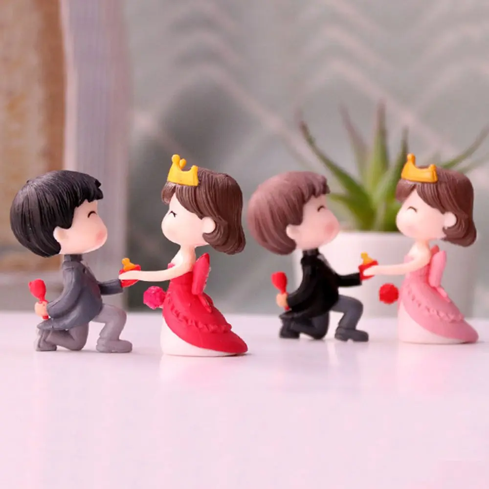 

1 Pair Sweet Lovers Figurines Micro Landscape Romantic Couple Miniatures Crafts Fairy Dollhouse Ornaments Wedding Home Decor