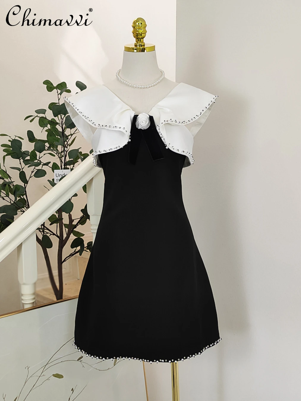 

2022 Summer New French Fashion Design 3D Flower Color Contrast Short Dress Exquisite Rhinestone Beaded High-waist Slimming Dress