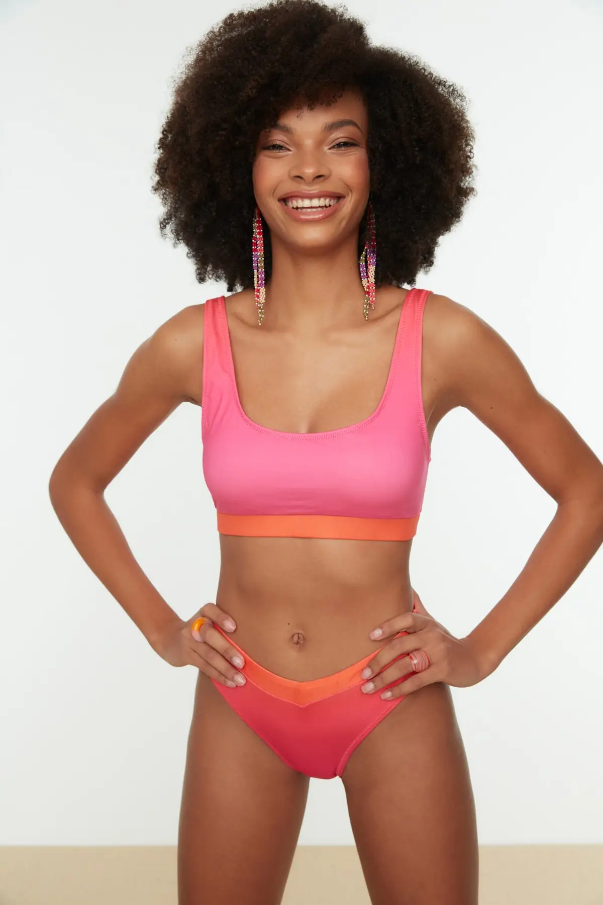 

Gradient Print V Cut Bikini Bottom TBESS22BA0012