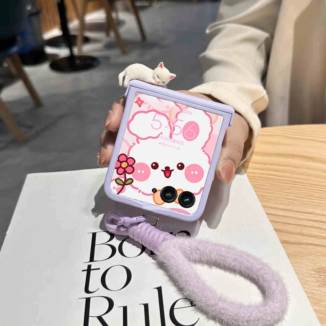 Роскошный чехол для телефона с милым белым котом и плюшевой веревкой Motorola Razr 40 Ultra