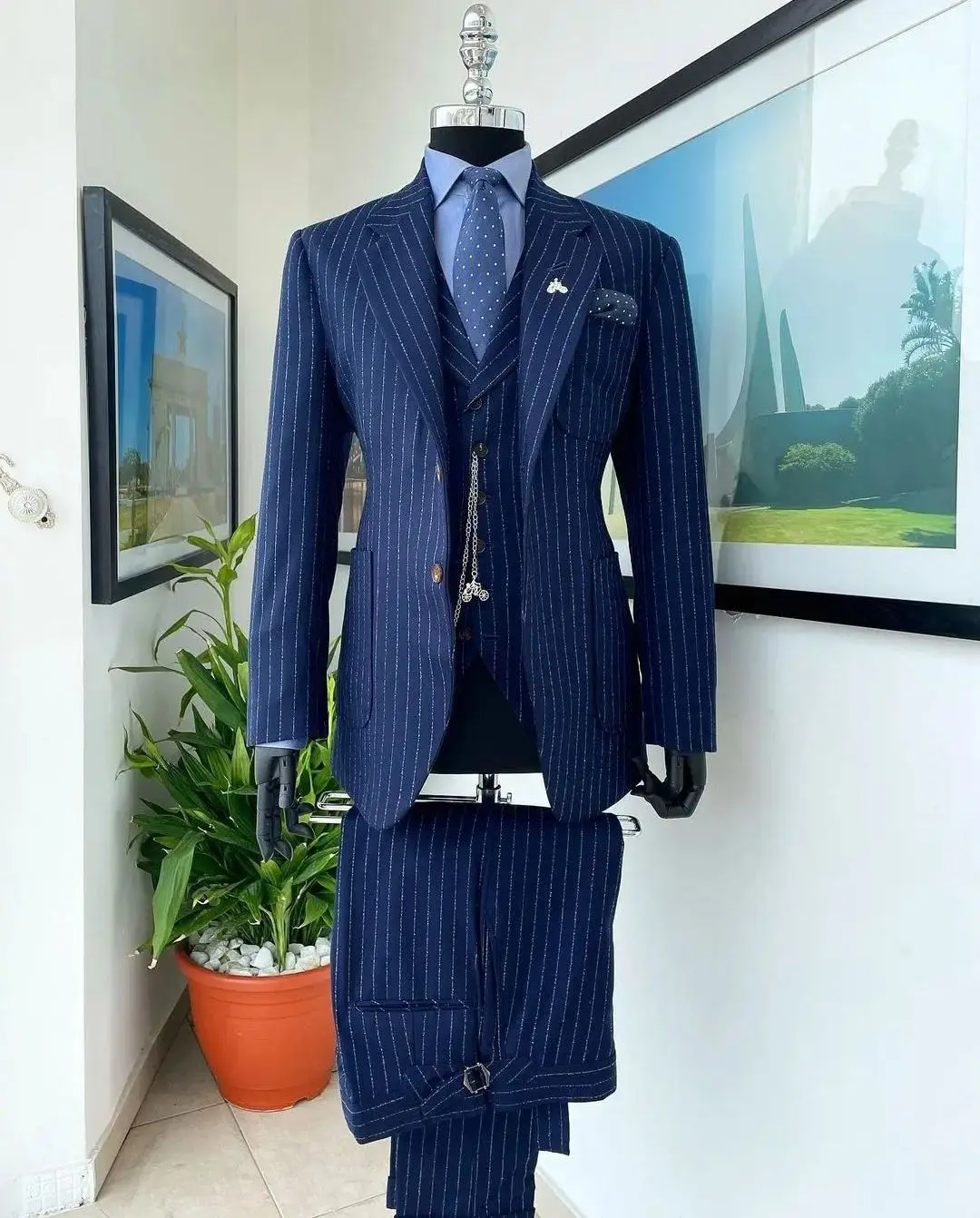 Рисунок 2 - Мужской костюм из блейзера и брюк