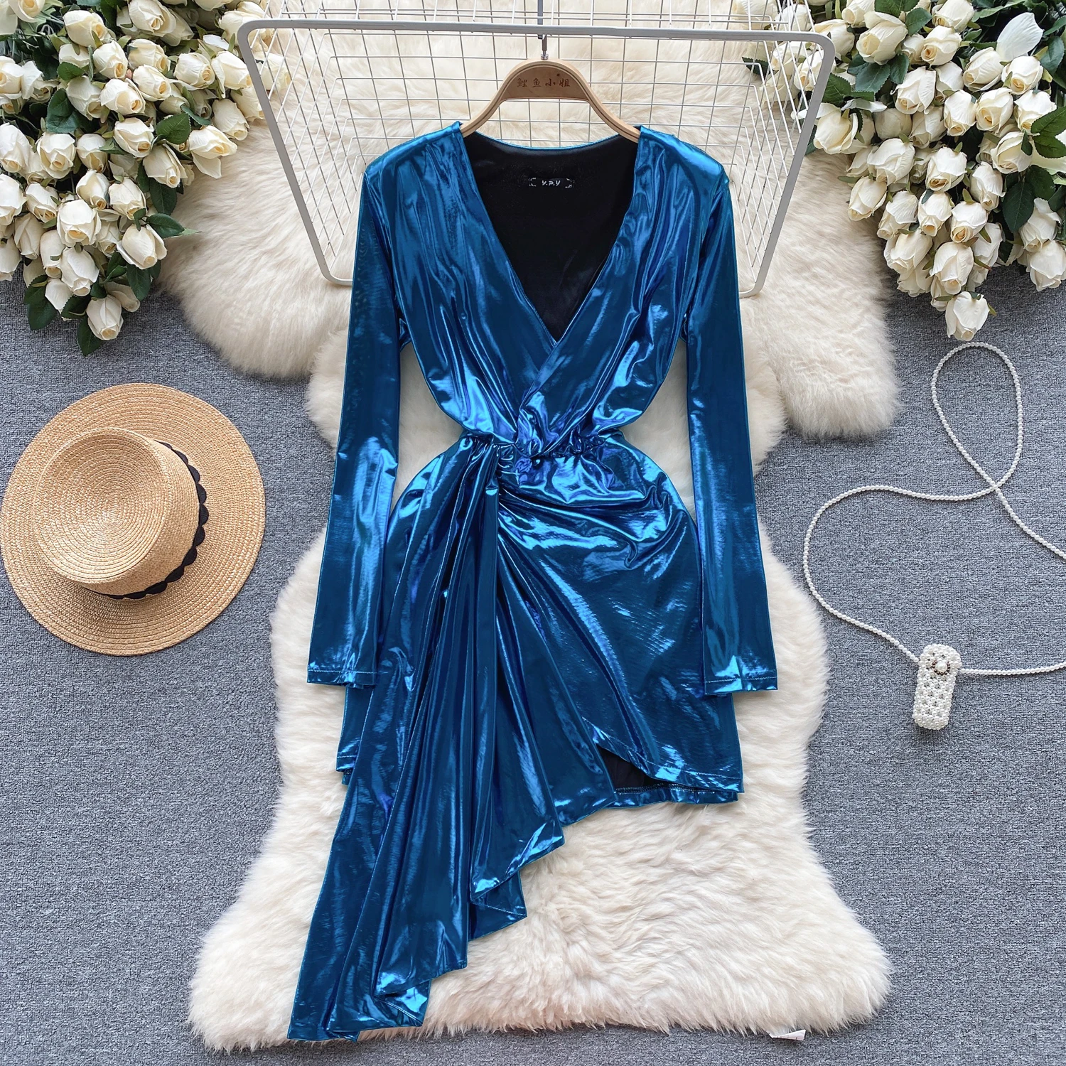 

French Light Luxury High-end Dress for Women in Autumn V-neck Irregular Waist Shiny Design Pure Lust Hot Girl Skirt Llyge Traf