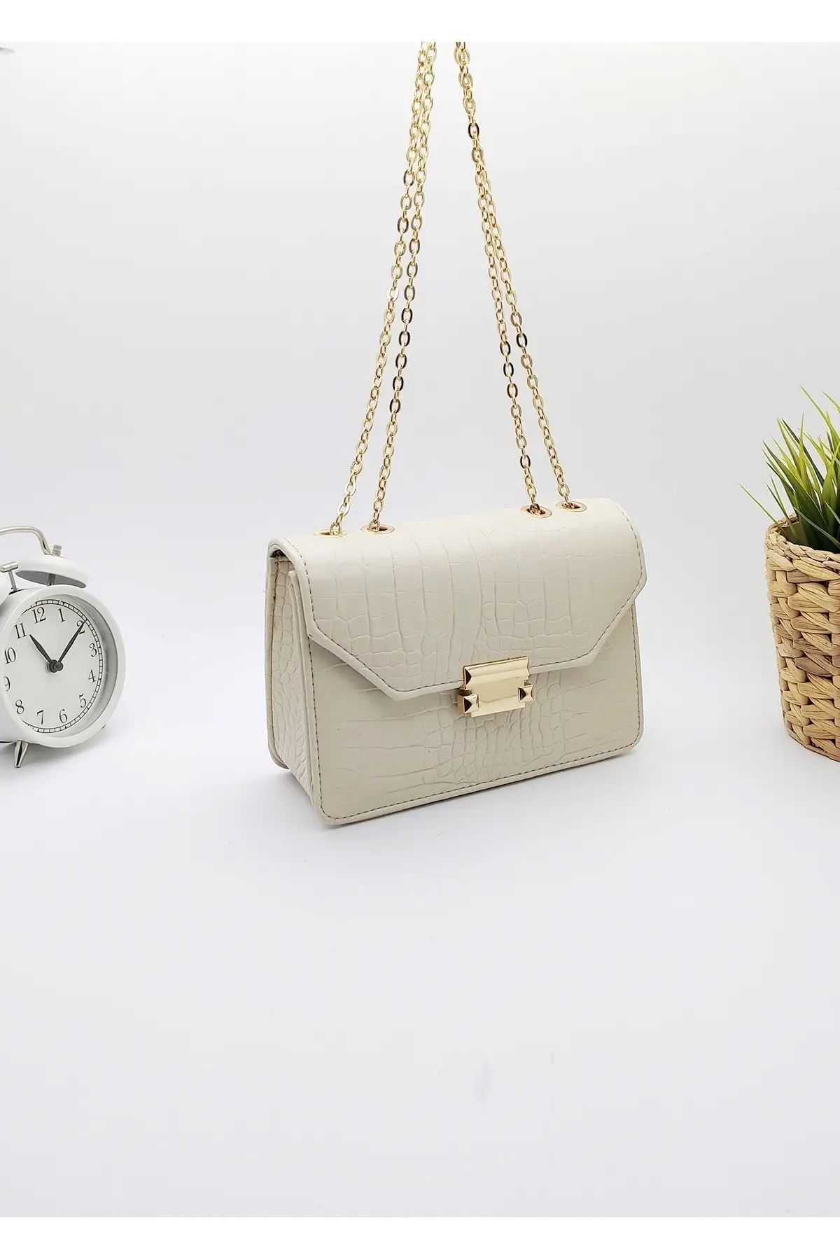 

Women's Cream Crocodile Chain Bag