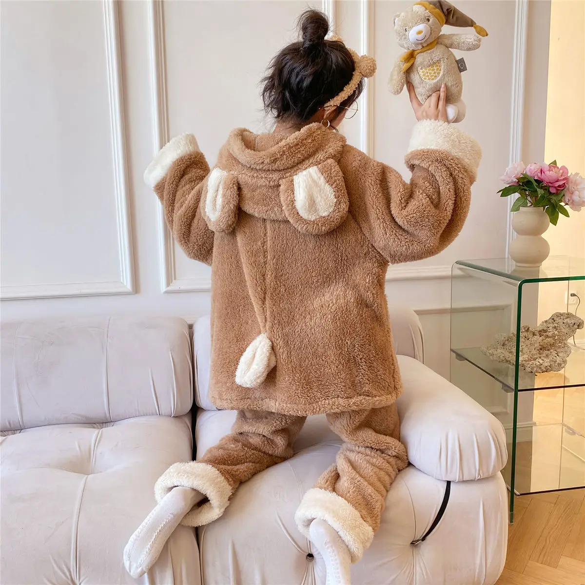 

2022 Winter New Fashion Light Luxury Pajamas Women Coral Fleece Thickened Warm Home Clothing Set Boutique Clothing Simple Style