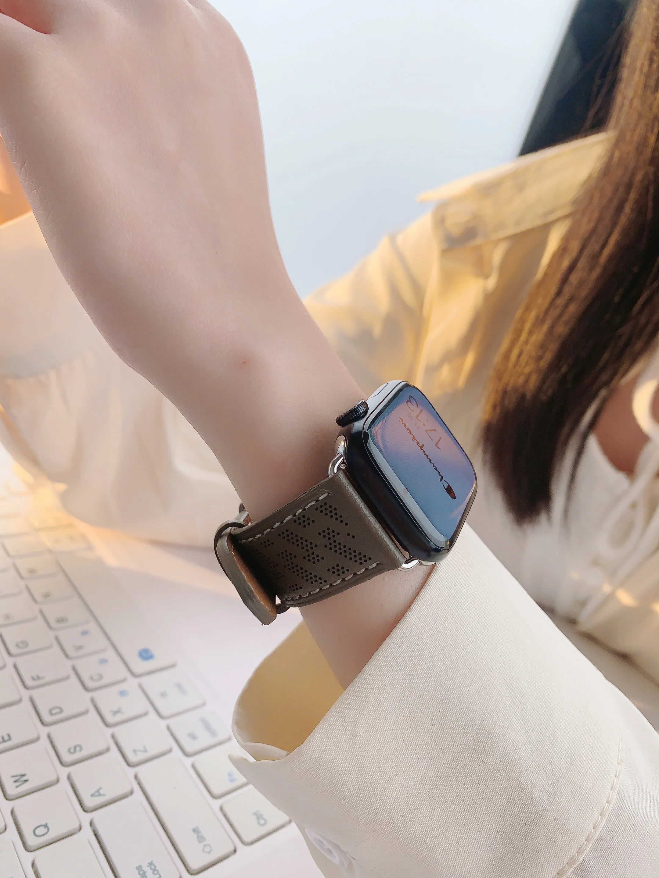 LoGo Leather strap For Apple watch band 49mm 44mm 45mm 40mm 38mm wristband correa bracelet iWatch series 8 7 Se 6 5 4 3 ultra