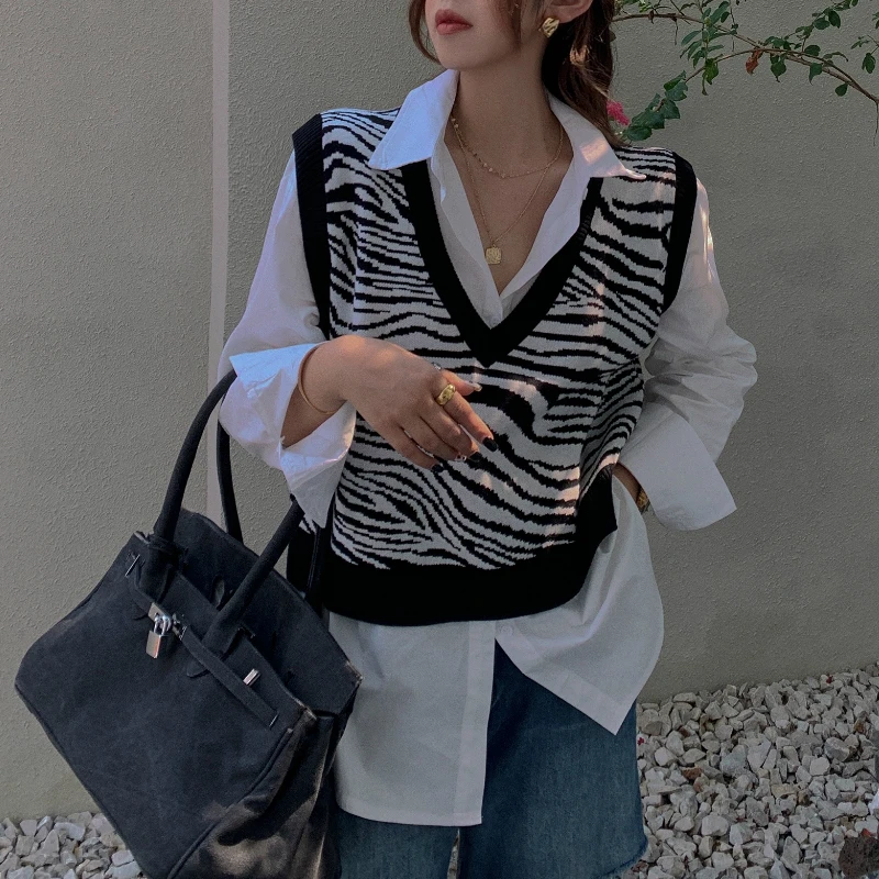 

Zebra Knitted Sweater Vest Women 2022 Oversized Pullover Vintage Sleeveless V-Neck Korean Female Waistcoat Sweater Tops