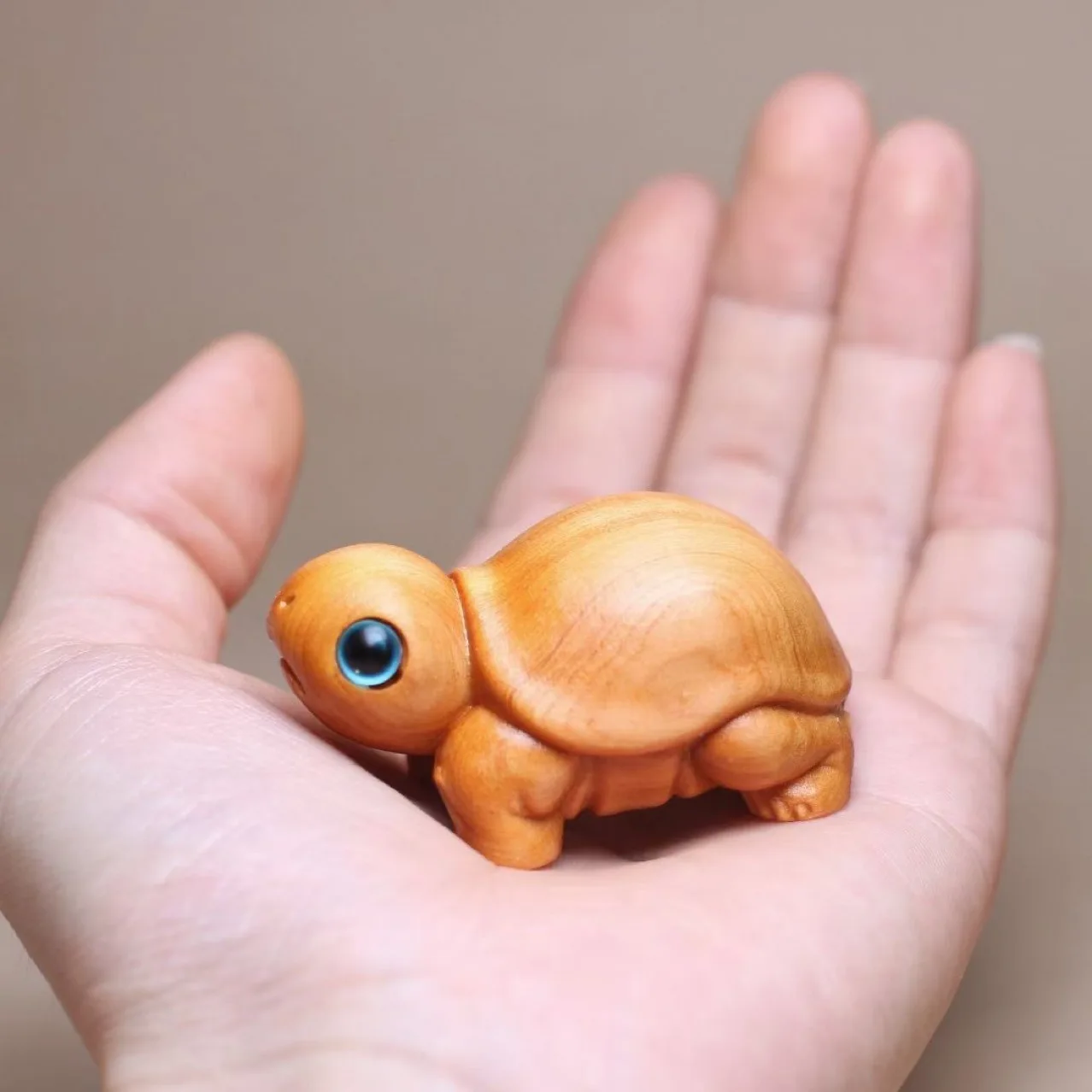 

Миниатюрная деревянная фигурки черепахи