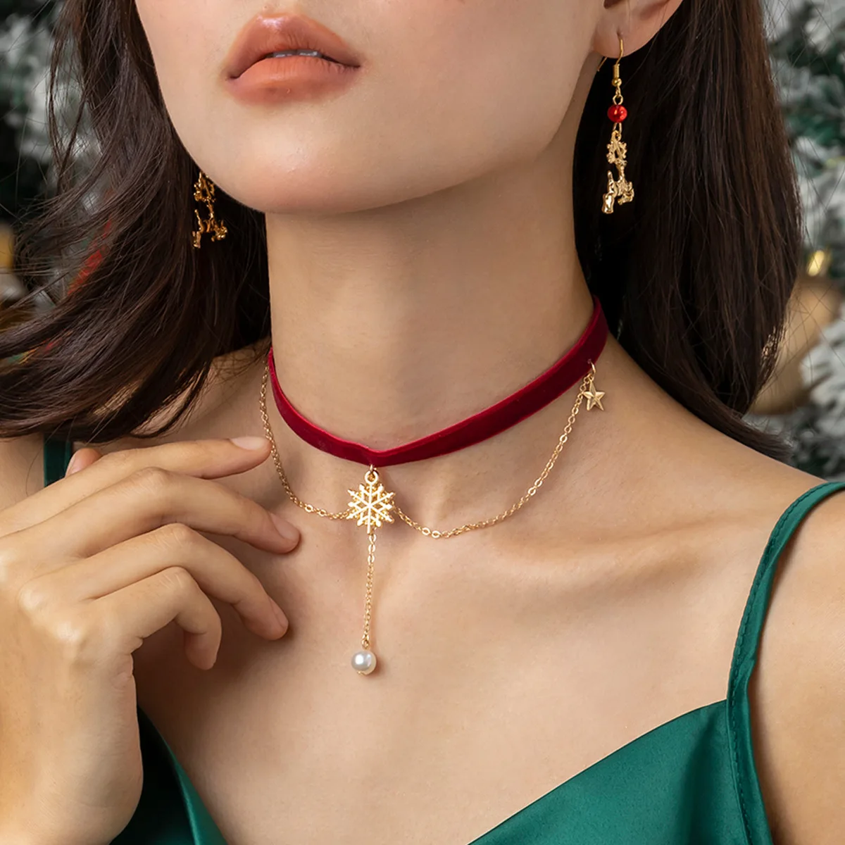

Temperament retro red velvet nine part clavicle chain Christmas snowflake necklace pendant jewelry