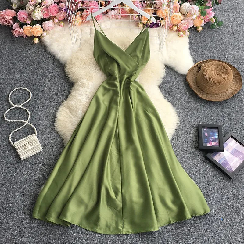 

Летнее женское платье без рукавов с высокой талией