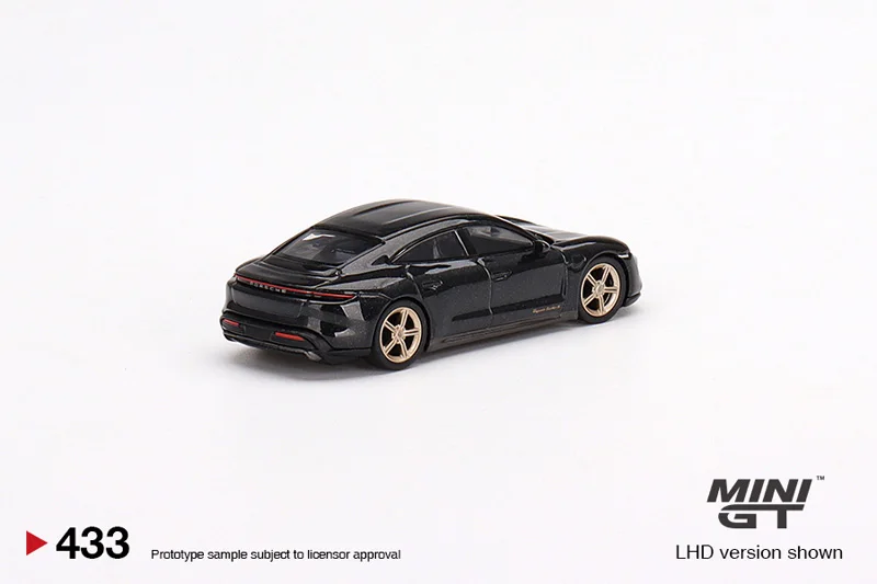 Фото MINI GT 1:64 Taycan Taycan Turbo S Porsche, литая под давлением миниатюрная модель из сплава, украшение для взрослых, игрушка для мальчика, детский праздничный подарок №3