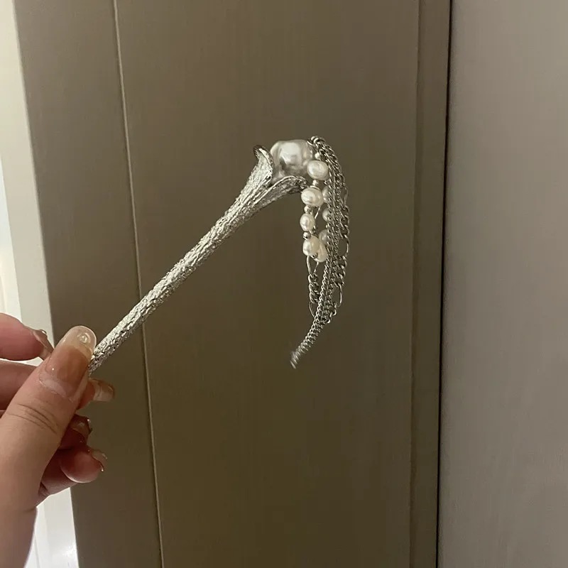 Шпилька для волос с длинной металлической цепочкой и жемчугом |