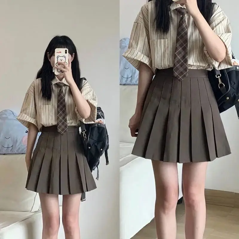 

Two-piece Hong Kong style retro college wind striped short-sleeved shirt tops Korean version of the pleated skirt with students