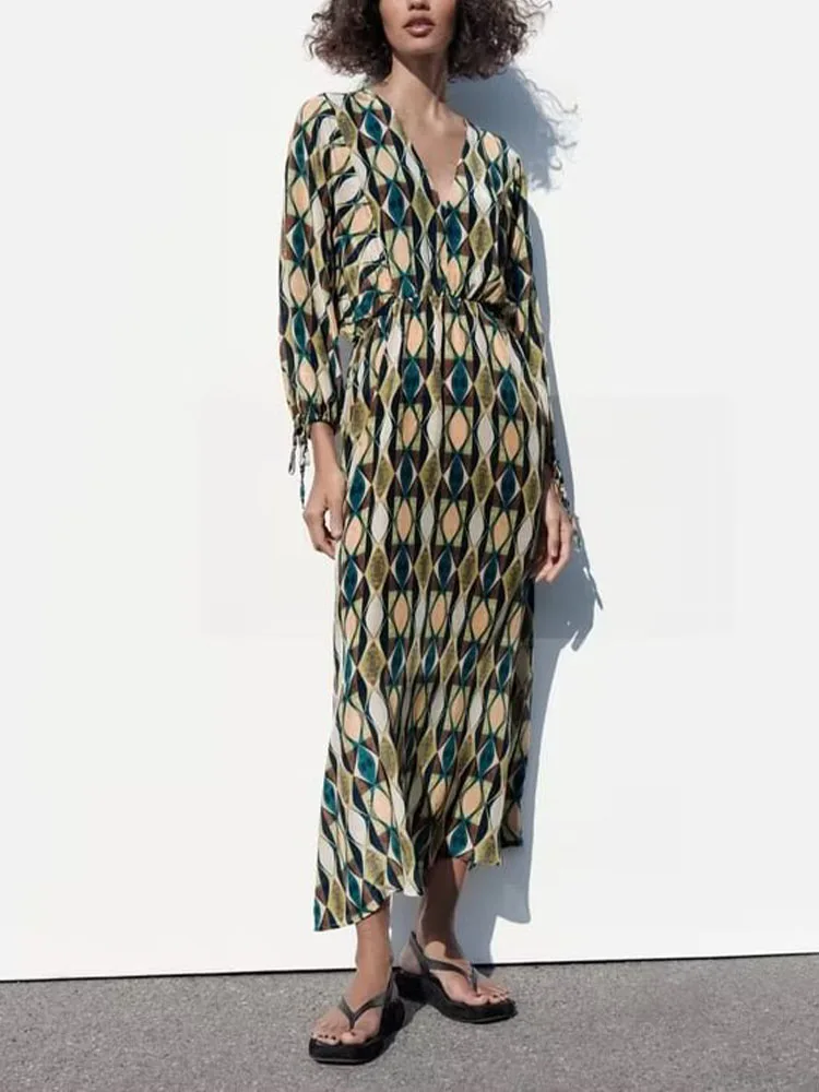 

Spring and summer 2023 new women's French fashion long skirt temperament V-neck loose lantern sleeves printed midi dress
