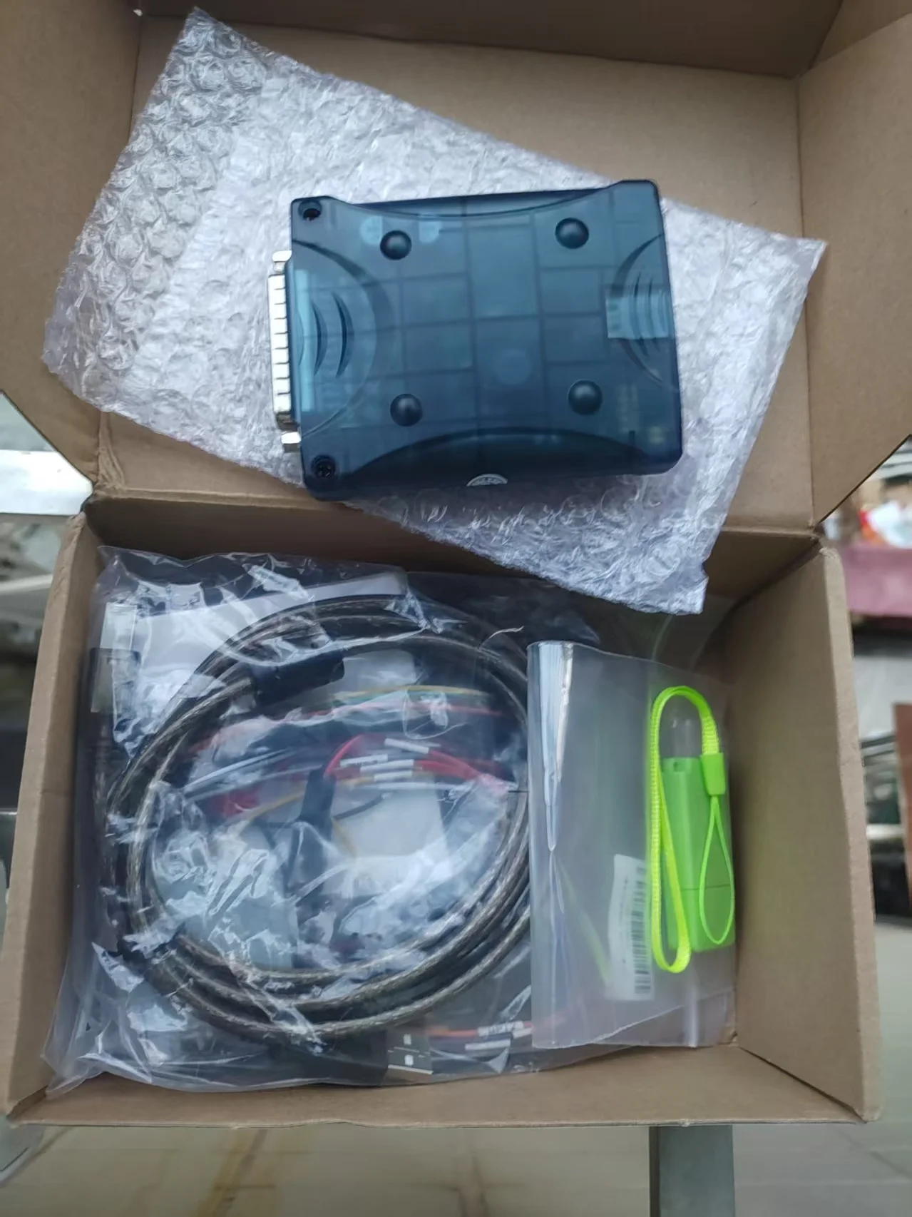 Фото XPROG V5.84 GPT Boot OBD2 J2534 VCI для программирования ЭБУ №1